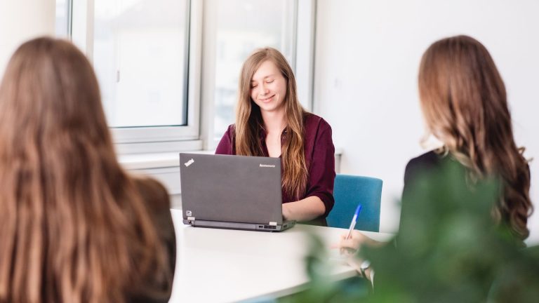 Mit Anrufinformationen informiert bleiben